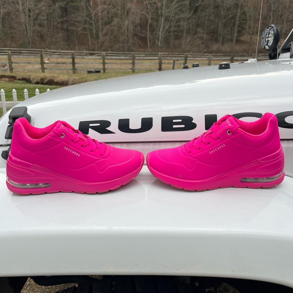 Hot pink sketchers